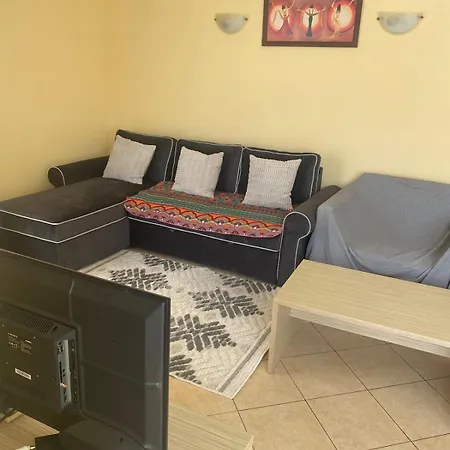 Bright, Central, 1-bed With Pool View דירה
