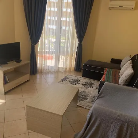 Bright, Central, 1-bed With Pool View 아파트