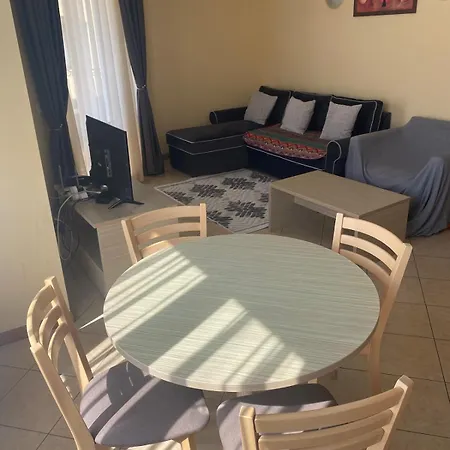 Bright, Central, 1-bed With Pool View Apartment Slantschew brjag