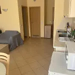 Bright, Central, 1-bed With Pool View Appartement