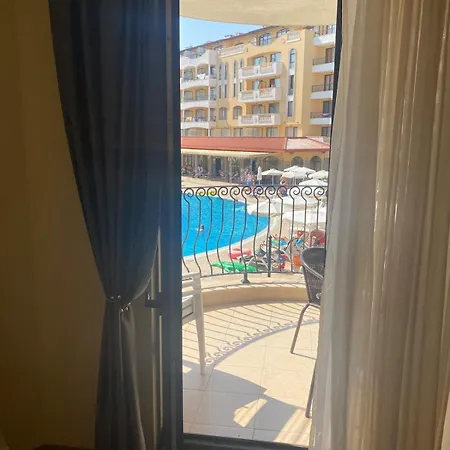 Bright, Central, 1-bed With Pool View