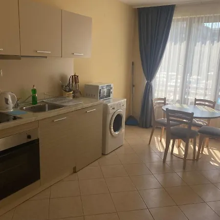 Bright, Central, 1-bed With Pool View